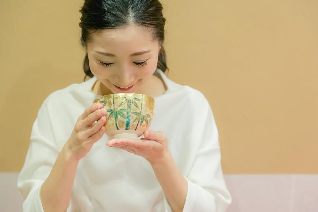 8-A.-Tea-ceremony-experience-as-a-guest
